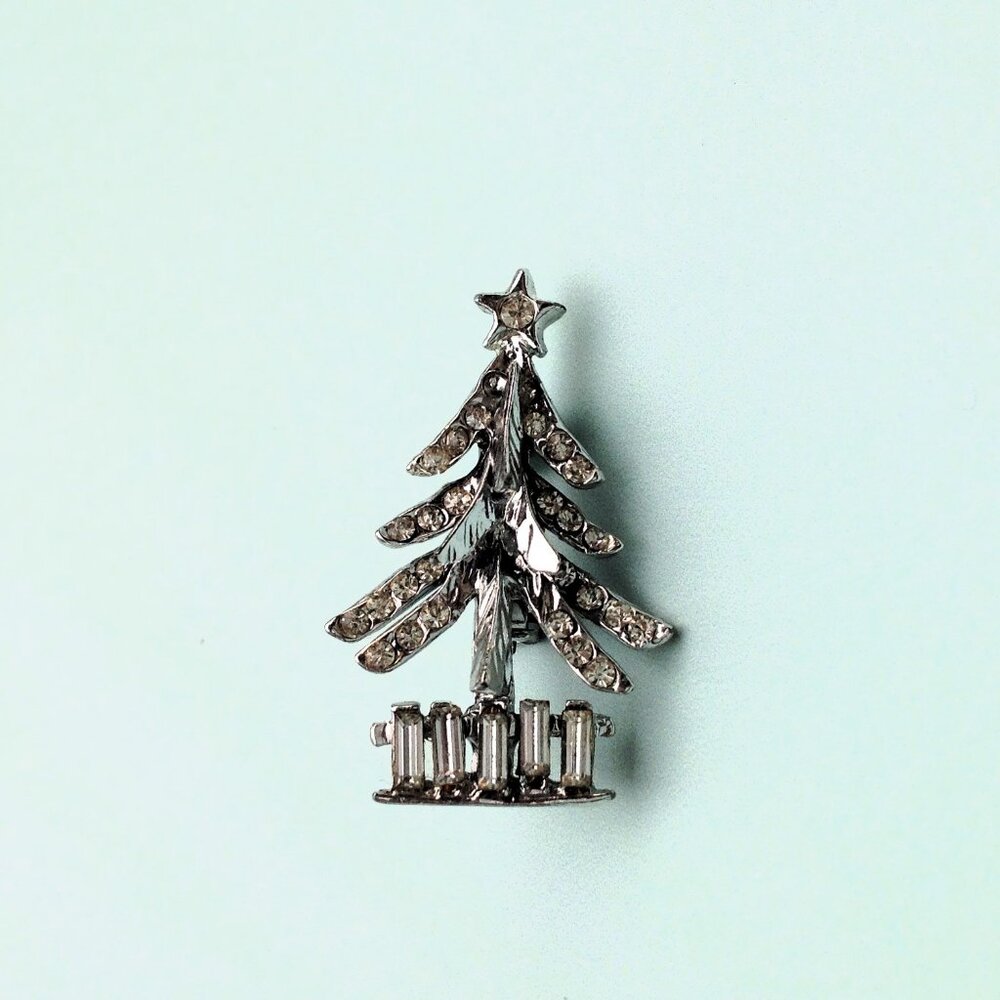 Sparkly Tinsely Silver Christmas Tree Brooch w Diamond and Emerald Cut Crystals